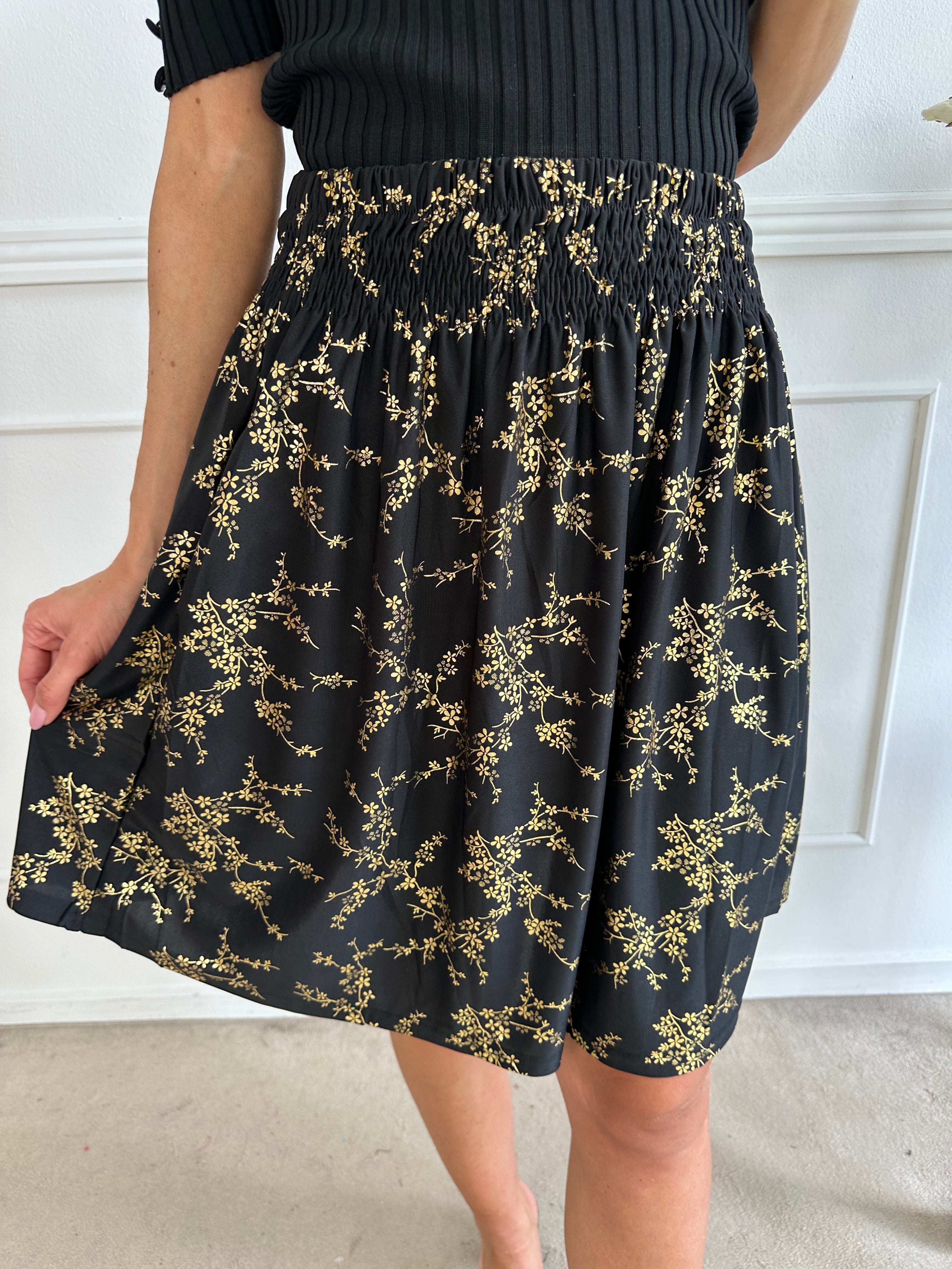 Pams Gold Short Skirt - Kort nederdel i stretchy stof med lommer